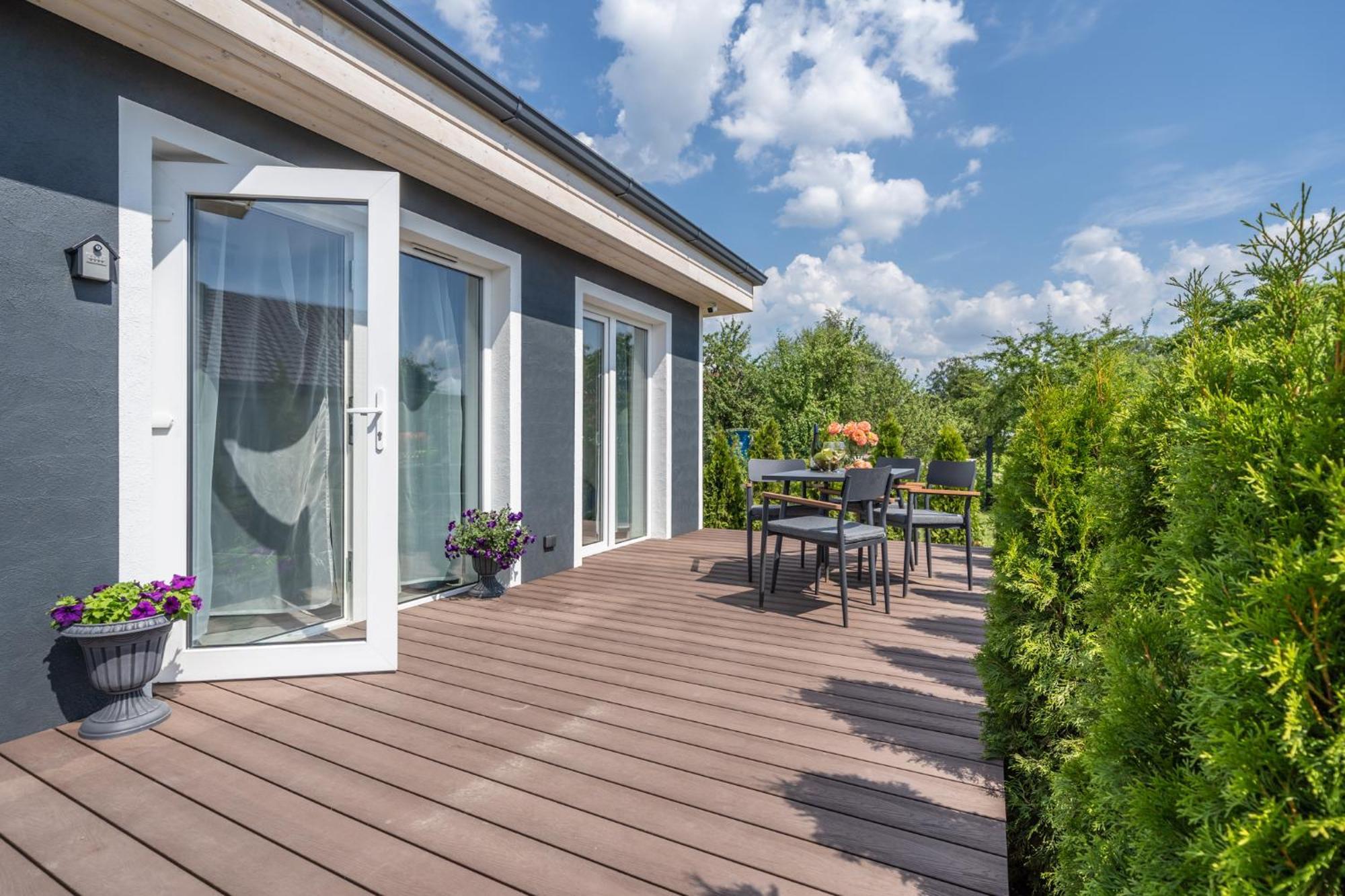 Family Garden Apartments With Free Private Parking & Playground Riga Exterior foto